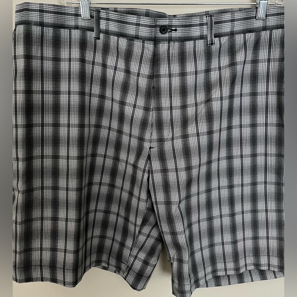 NWT Men’s PGA Clubhouse Shorts Black/White Plaid w/Accessory Pocket; Size 44 - Picture 3 of 8